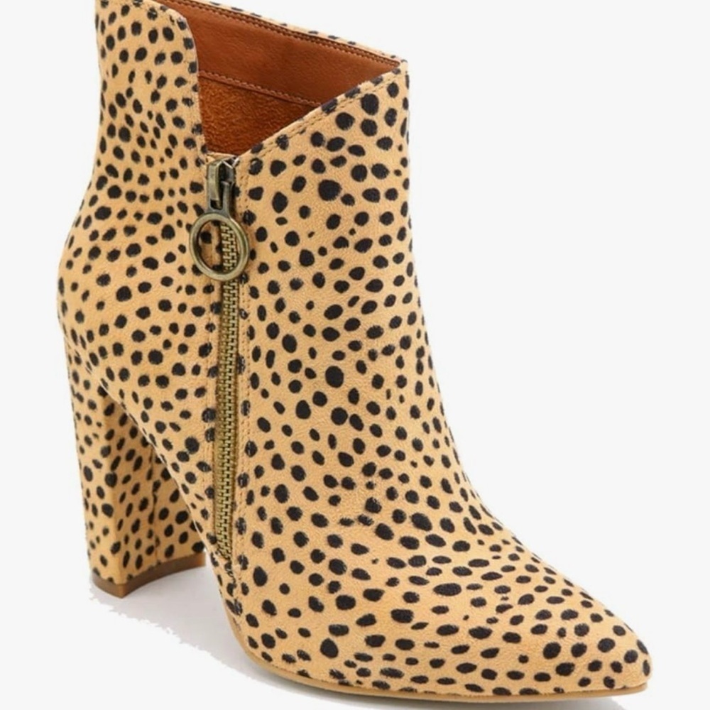 Women’s Beast Fashion Cadence Suede Pointy Toe Block Heel Ankle Booties Size 6 - Picture 3 of 13